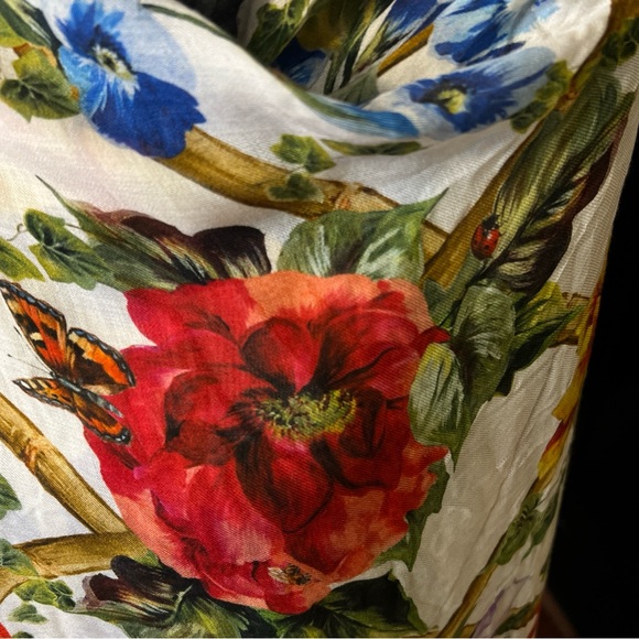 Dolce & Gabbana NWT Modal & Cashmere Blend Floral Lattice Fringed 52”x 77” Wrap. - Picture 7 of 16